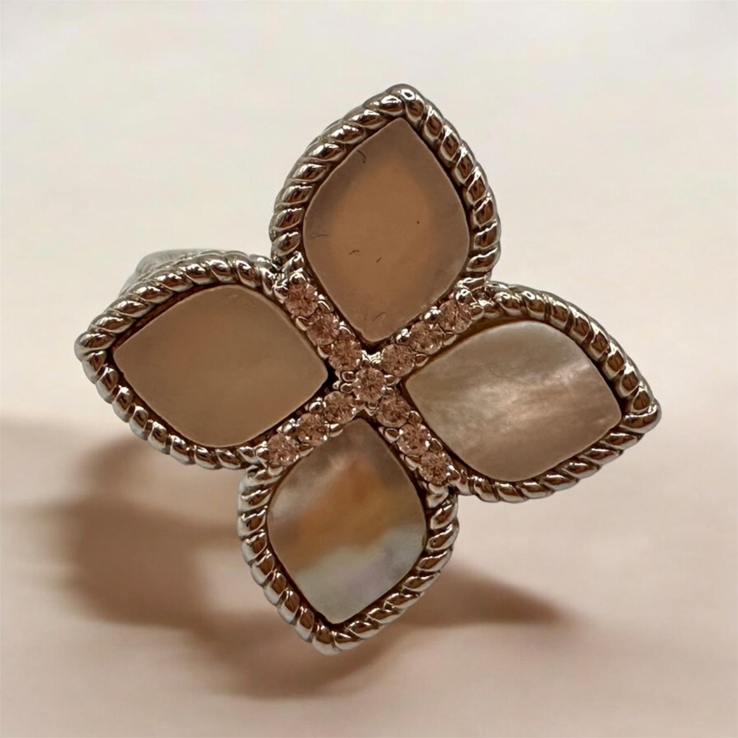 Clover MOP Ring