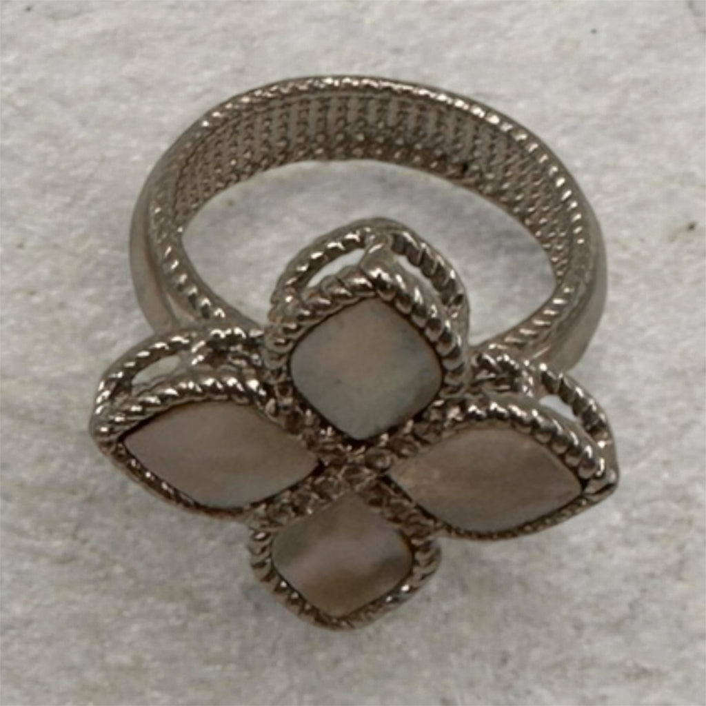 Clover MOP Ring